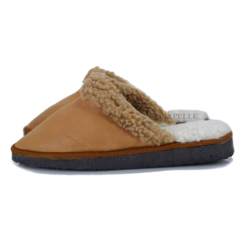 Women’s fur slippers from Kastoria