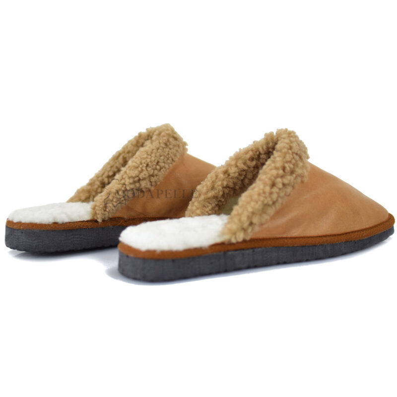 Women’s fur slippers from Kastoria