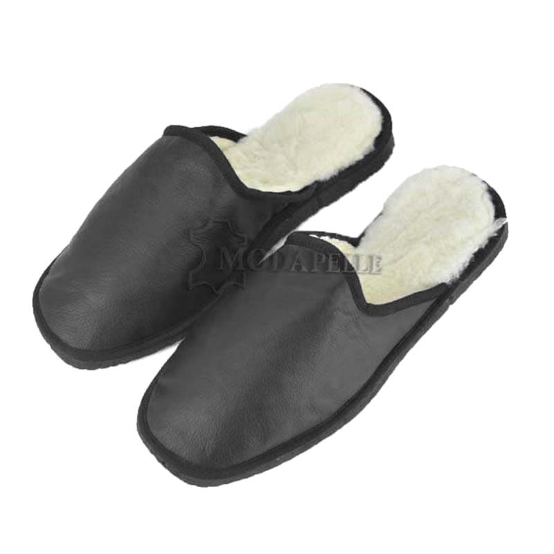 ανδρικές γούνινες παντόφλες Καστοριάς σε χρώμα μαύρο
