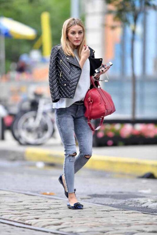 Τζιν παντελόνι και δερμάτινο μπουφάν