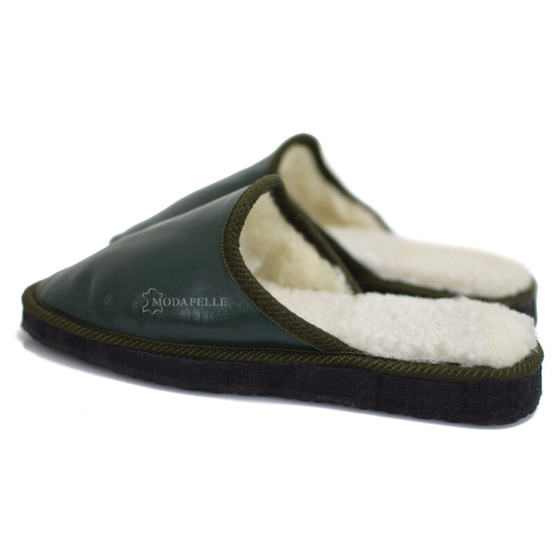 Men’s fur slippers from Kastoria