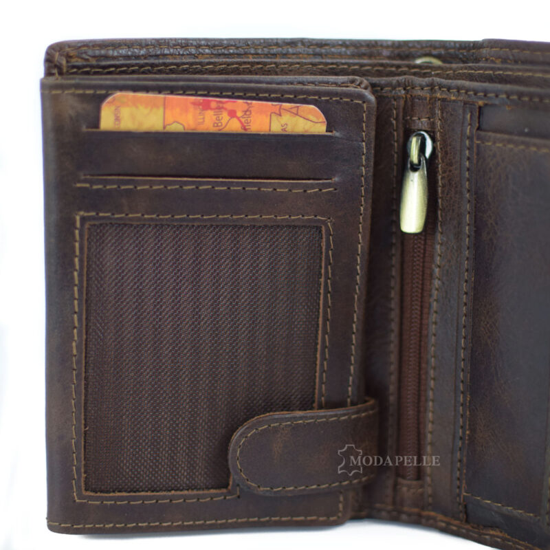 Men's leather wallet with chain in brown color