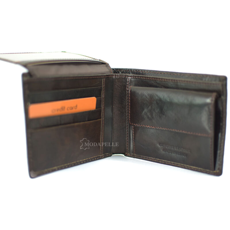 Men's leather wallet in brown color