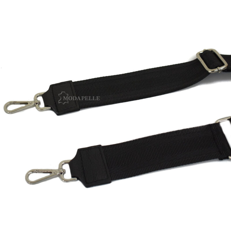 Adjustable bag strap, in black color. With silver metallic parts and leather finishes