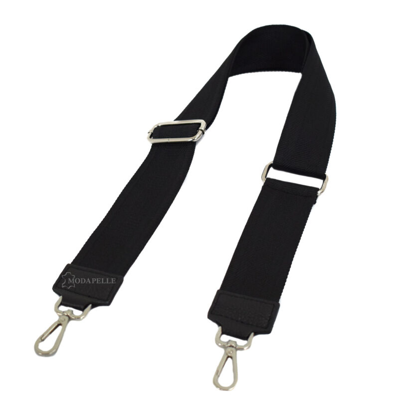 Adjustable bag strap, in black color. With silver metallic parts and leather finishes